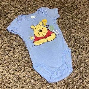 Disney Winnie the Pooh Short-Sleeve Onesie 6-9 months